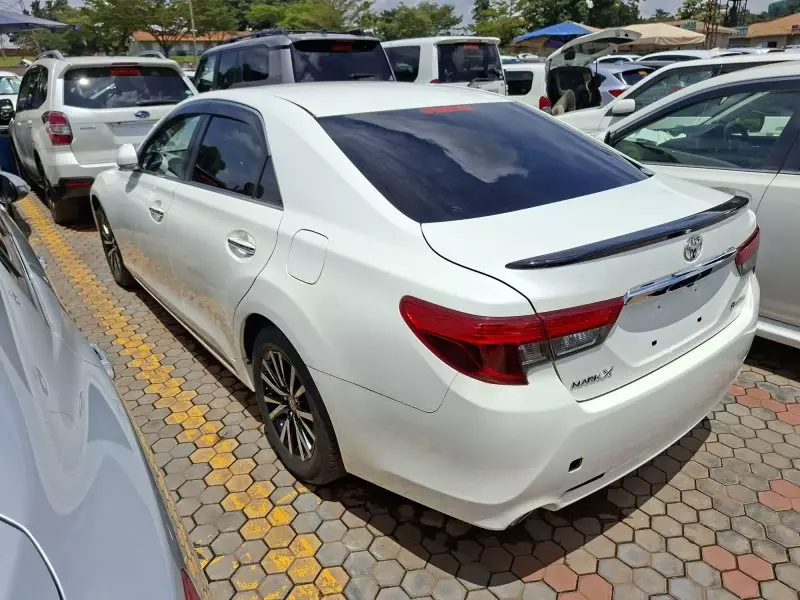 Toyota Mark X   - 2016