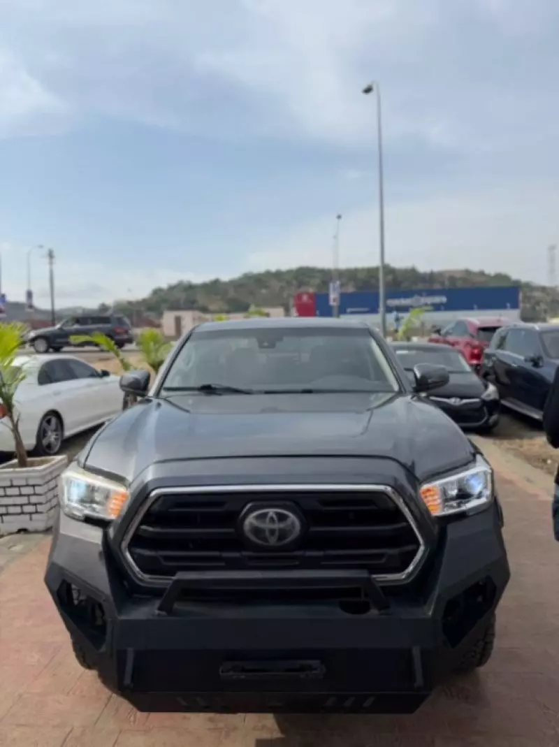 TOYOTA Tacoma   - 2018
