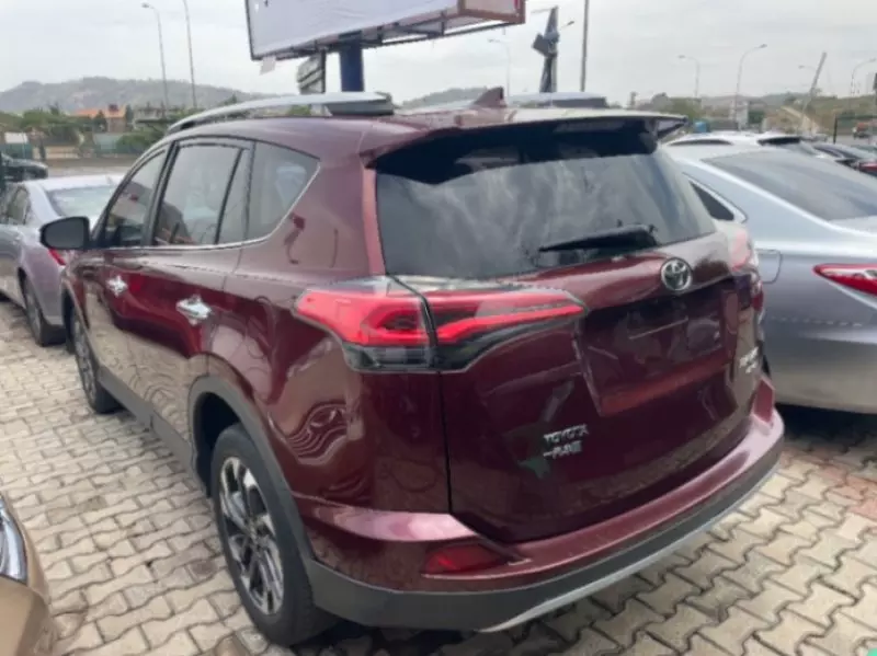 Toyota RAV4   - 2018