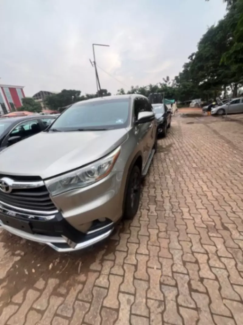 TOYOTA Highlander   - 2016