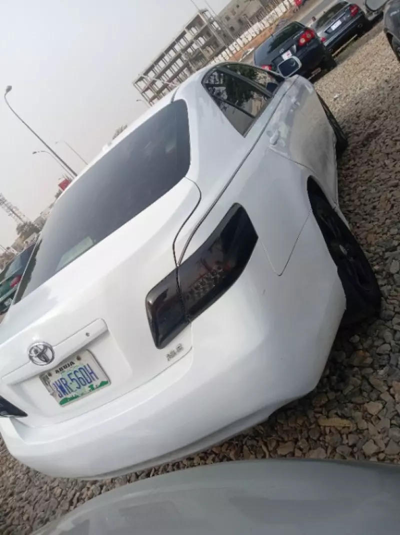 Toyota Camry   - 2010