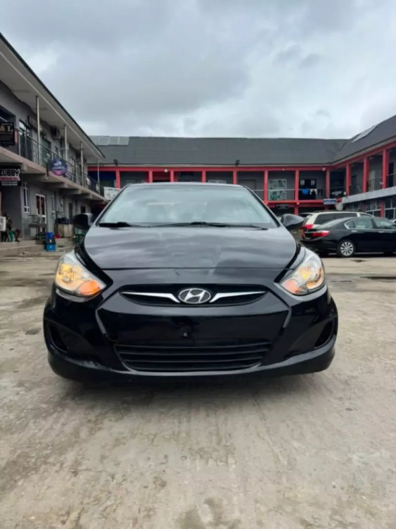 Hyundai Accent   - 2012