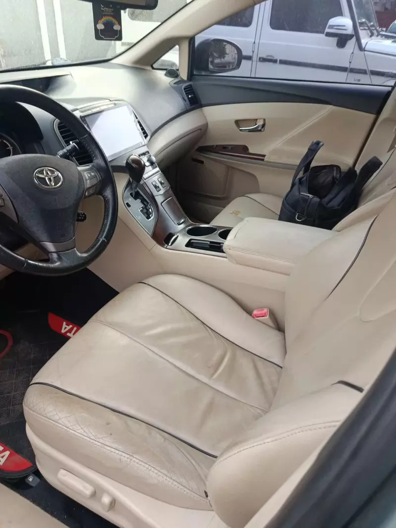 TOYOTA Venza   - 2010