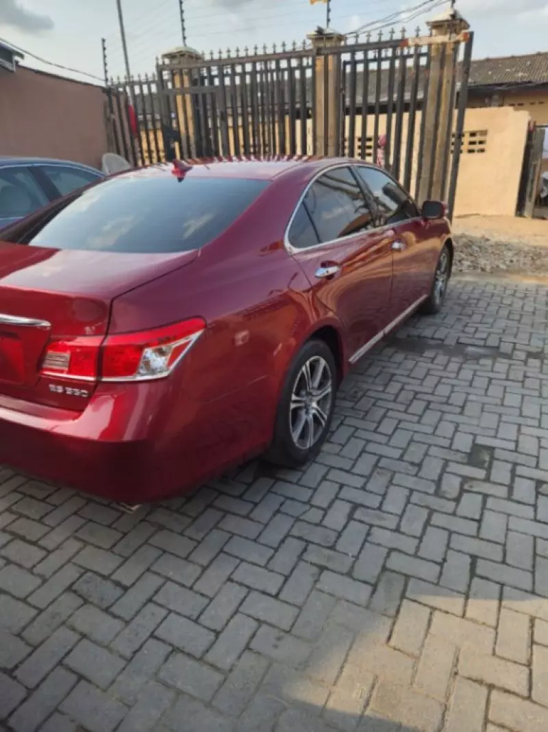 Lexus ES 350   - 2010