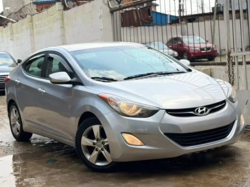 Hyundai Elantra   - 2013