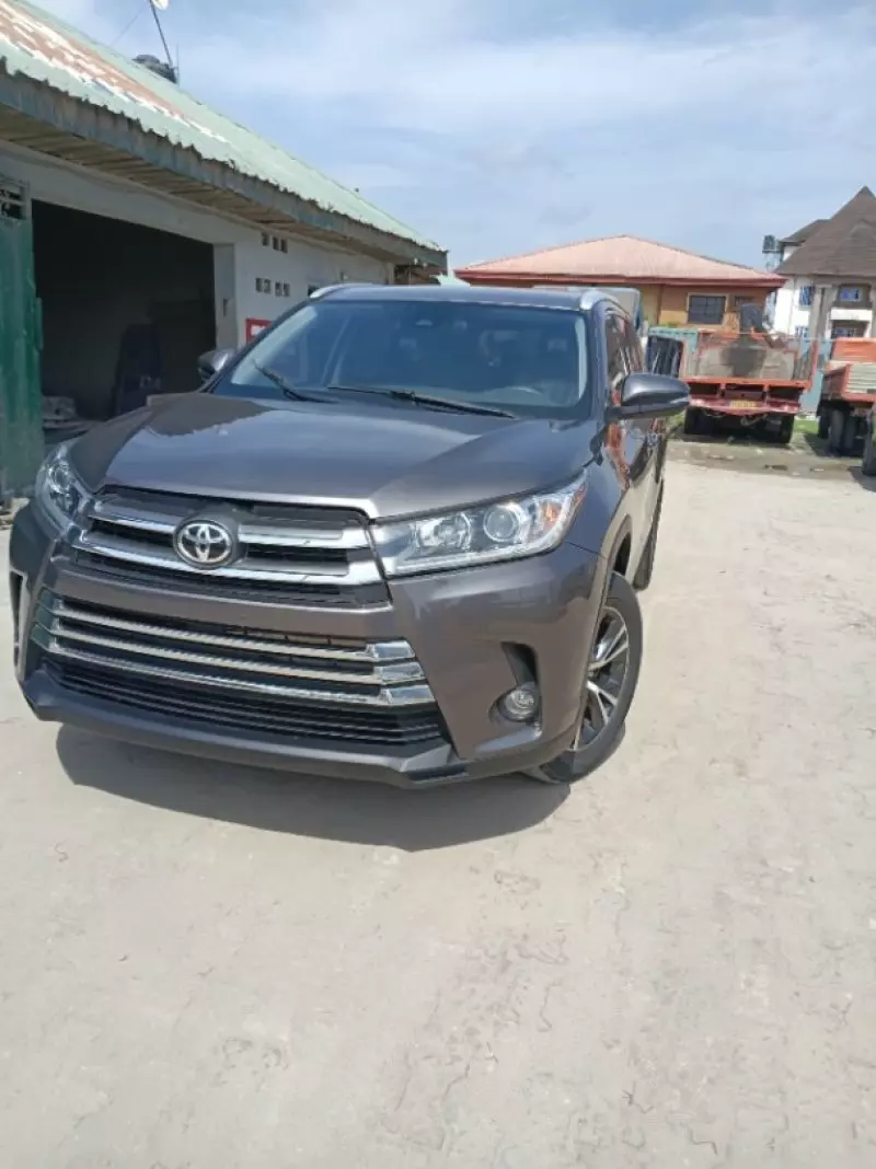 TOYOTA Highlander   - 2019