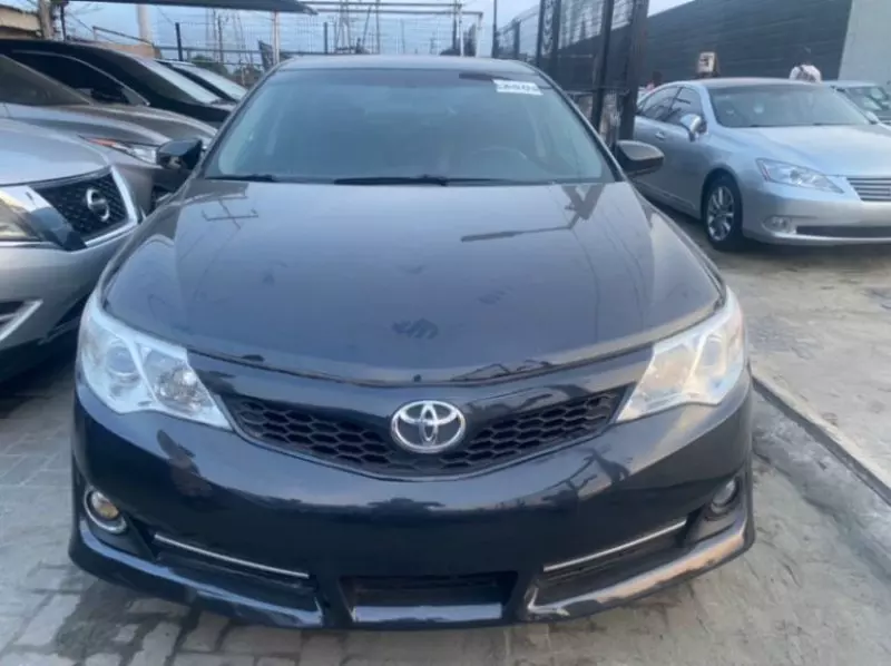 Toyota Camry   - 2014