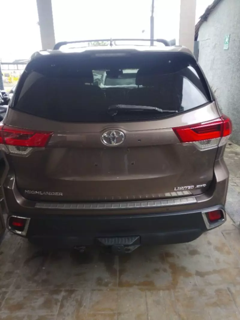 TOYOTA Highlander   - 2018