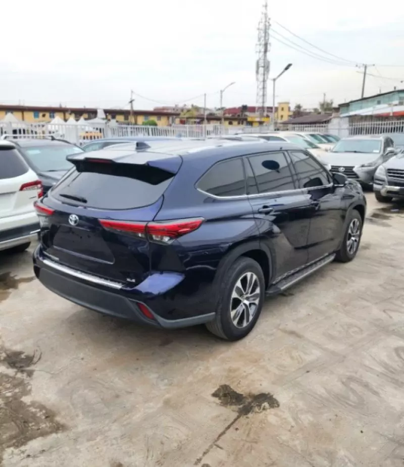 Toyota Highlander   - 2022