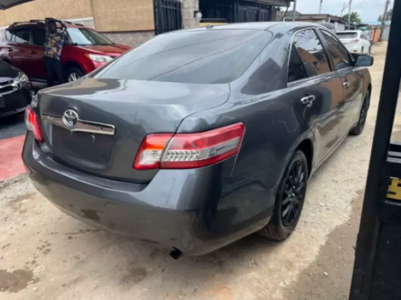 TOYOTA Camry - 2011