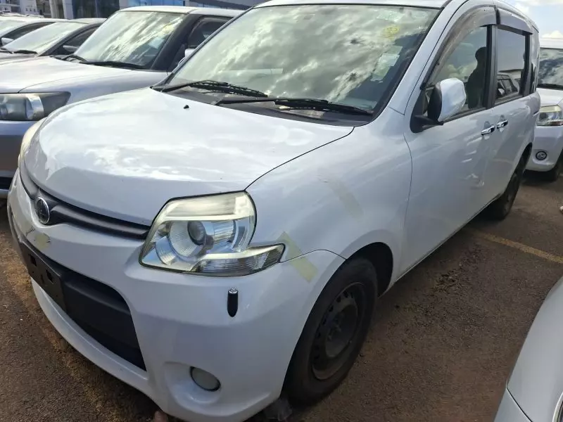 Toyota Sienta   - 2012
