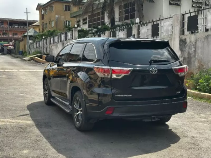 Toyota Highlander   - 2016