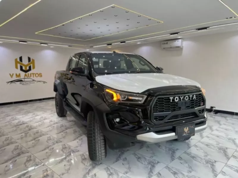 Toyota Hilux   - 2025