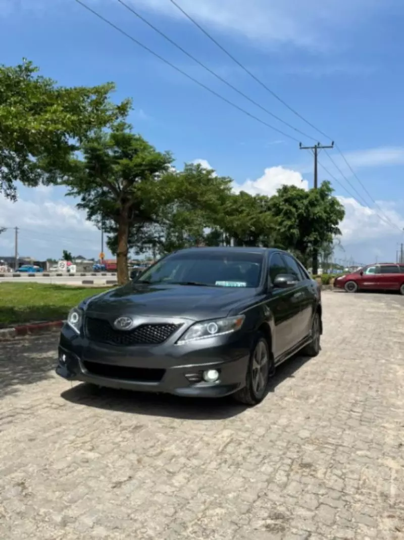TOYOTA Camry - 2011