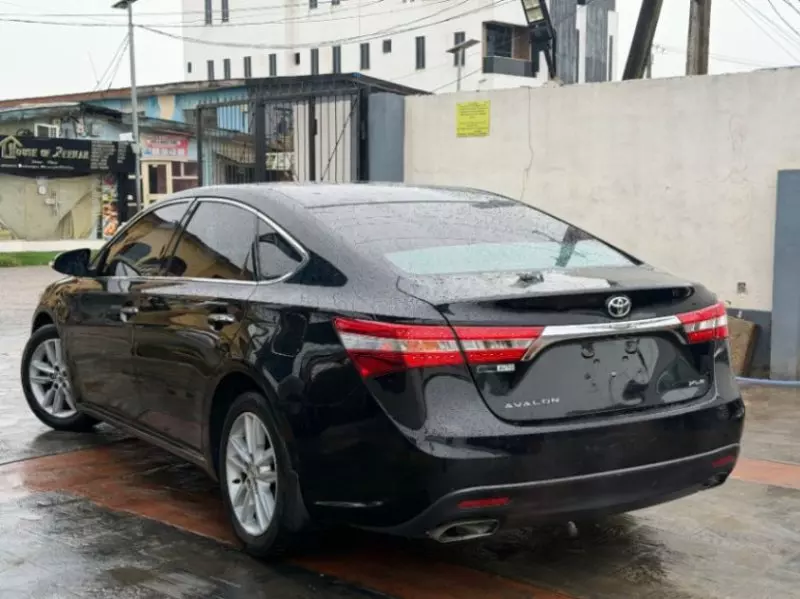 Toyota Avalon - 2013