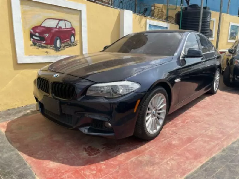 BMW 325i   - 2011