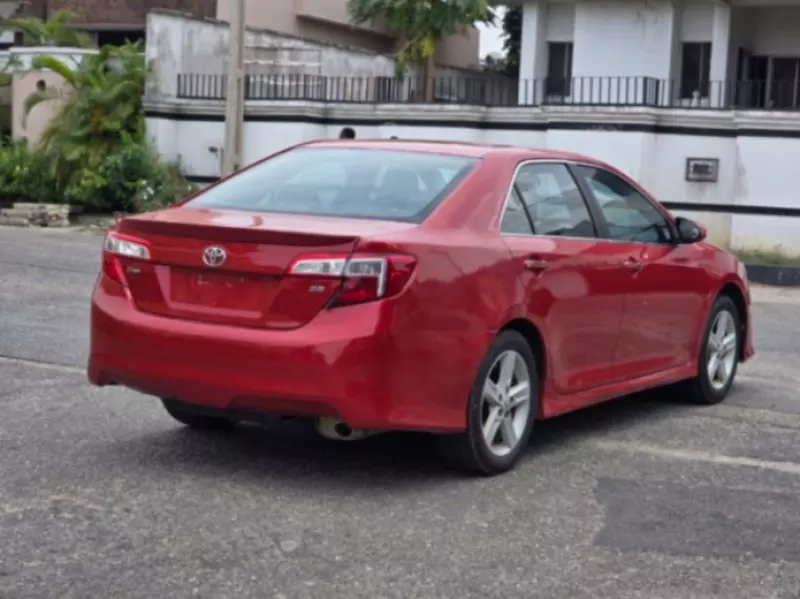 TOYOTA Camry   - 2012