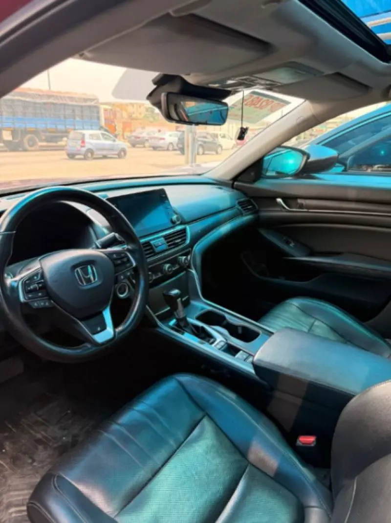 Honda Accord   - 2019