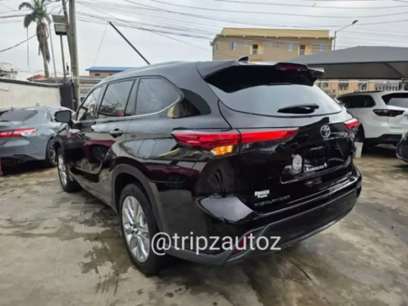 Toyota Highlander   - 2021