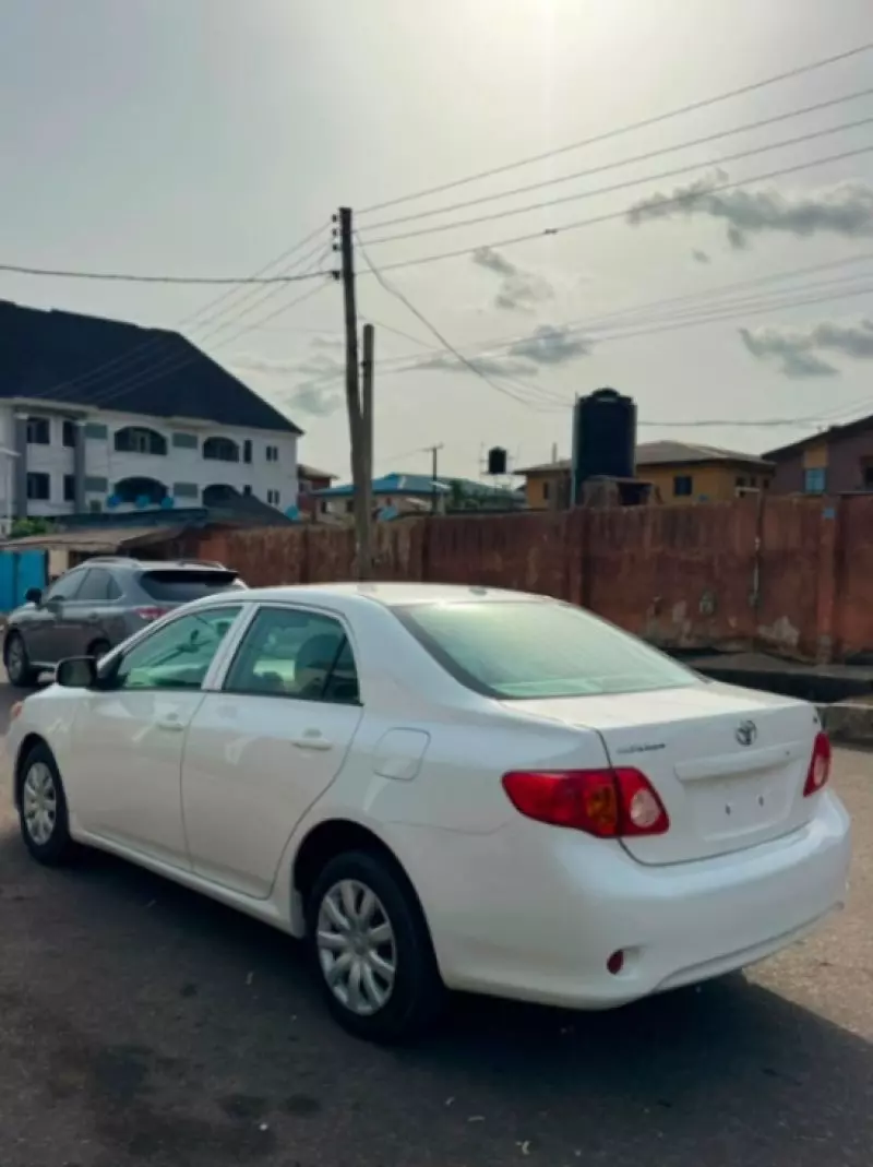 Toyota Corolla   - 2010