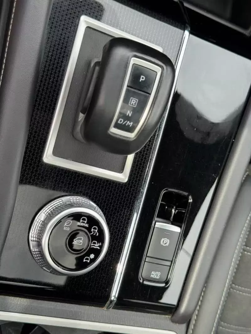 Mitsubishi Outlander - 2024