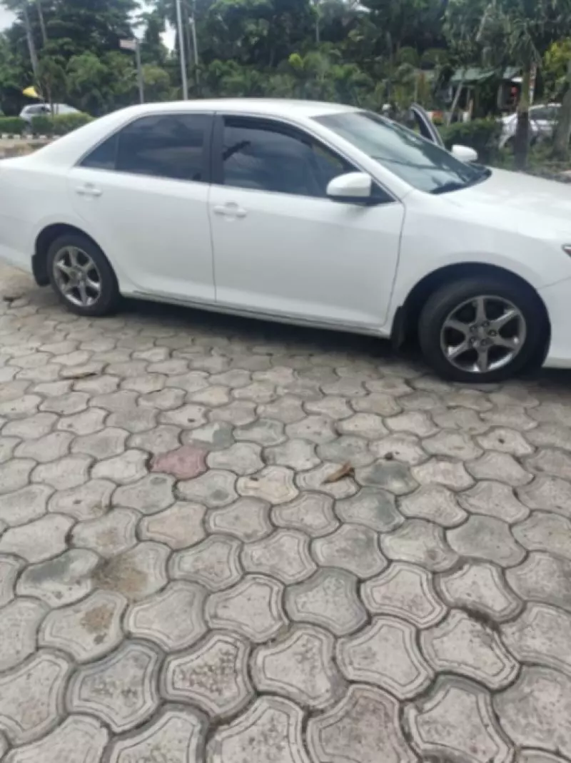 Toyota Camry   - 2013
