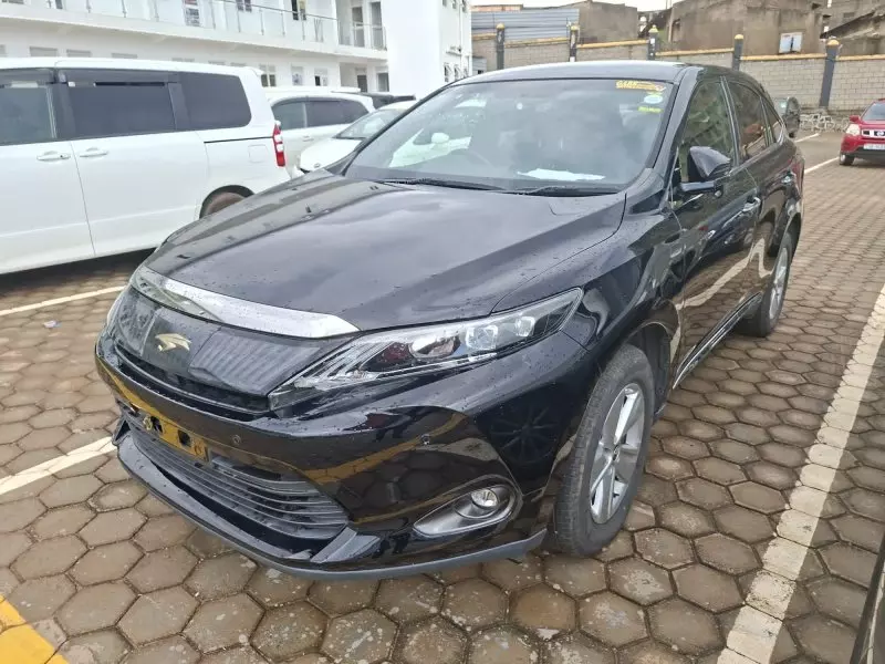 Toyota Harrier   - 2017