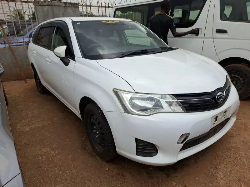 Toyota Fielder    - 2012