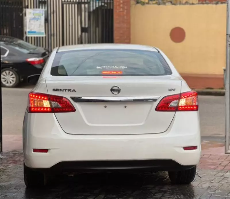 Nissan Sentra   - 2013