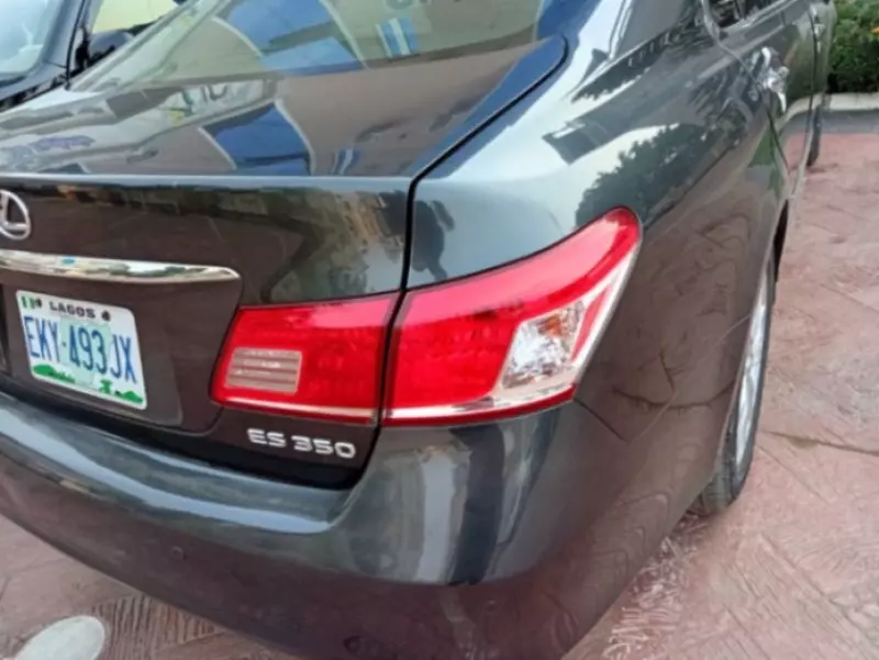 Lexus ES 350   - 2011