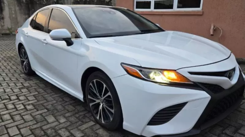 Toyota Camry   - 2018