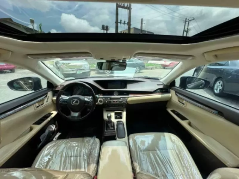 Lexus ES   - 2017