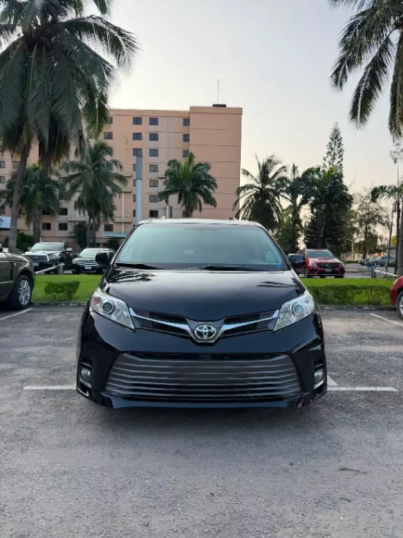TOYOTA Sienna   - 2015