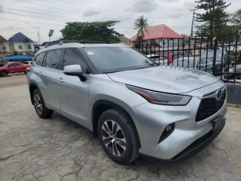 Toyota Highlander   - 2021