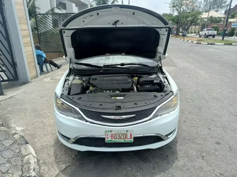 Chrysler 200   - 2015
