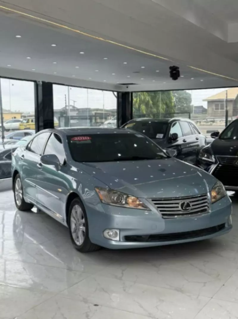 Lexus ES   - 2010