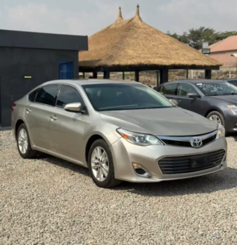 Toyota Avalon   - 2015