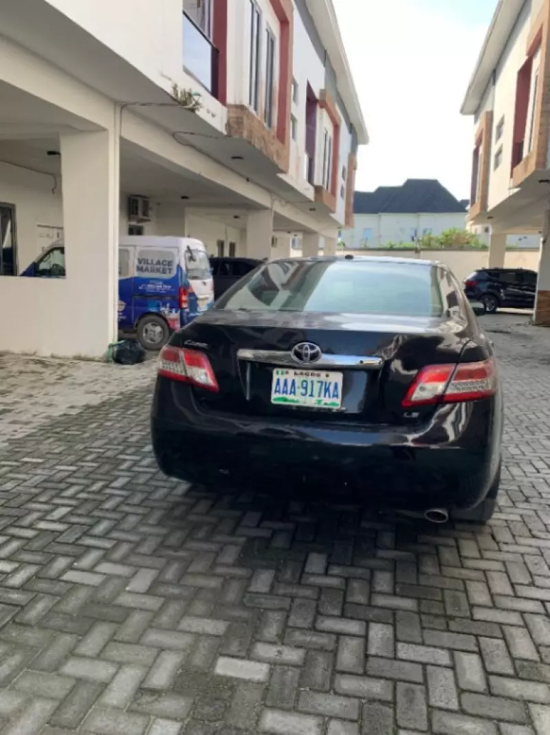 Toyota Camry   - 2011