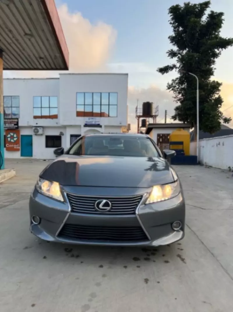 Lexus ES   - 2015