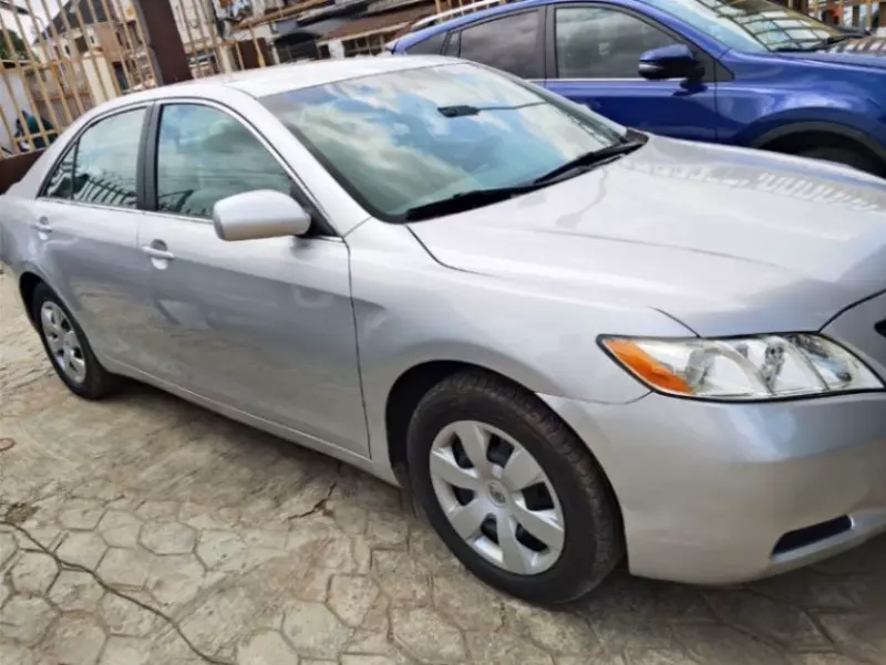 Toyota Camry   - 2009