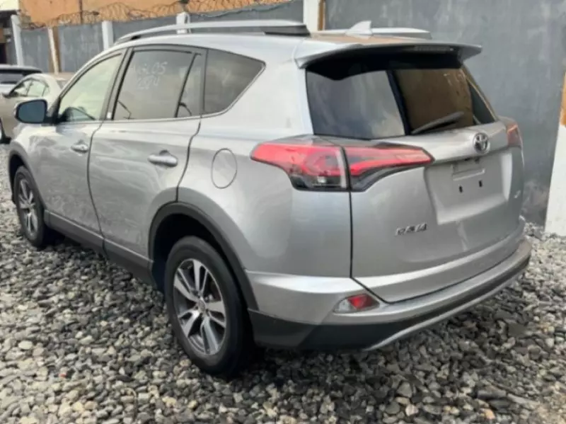 Toyota RAV 4   - 2018