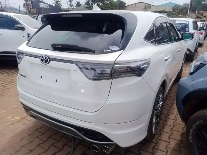 Toyota Harrier   - 2016