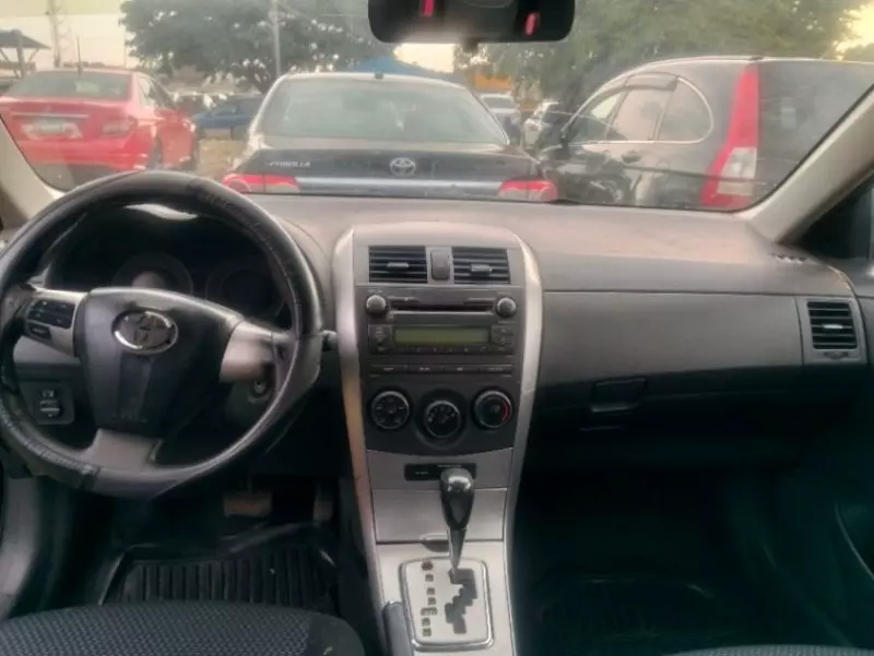 TOYOTA Corolla - 2010