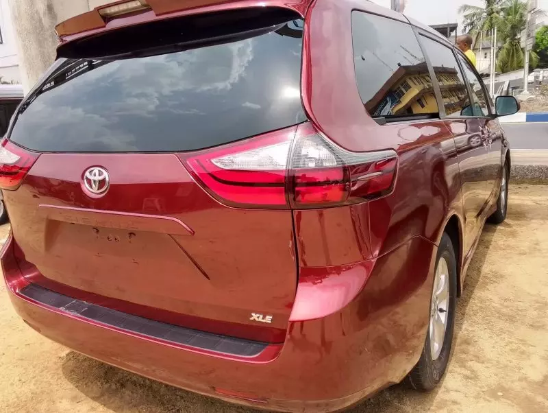 Toyota Sienna   - 2018