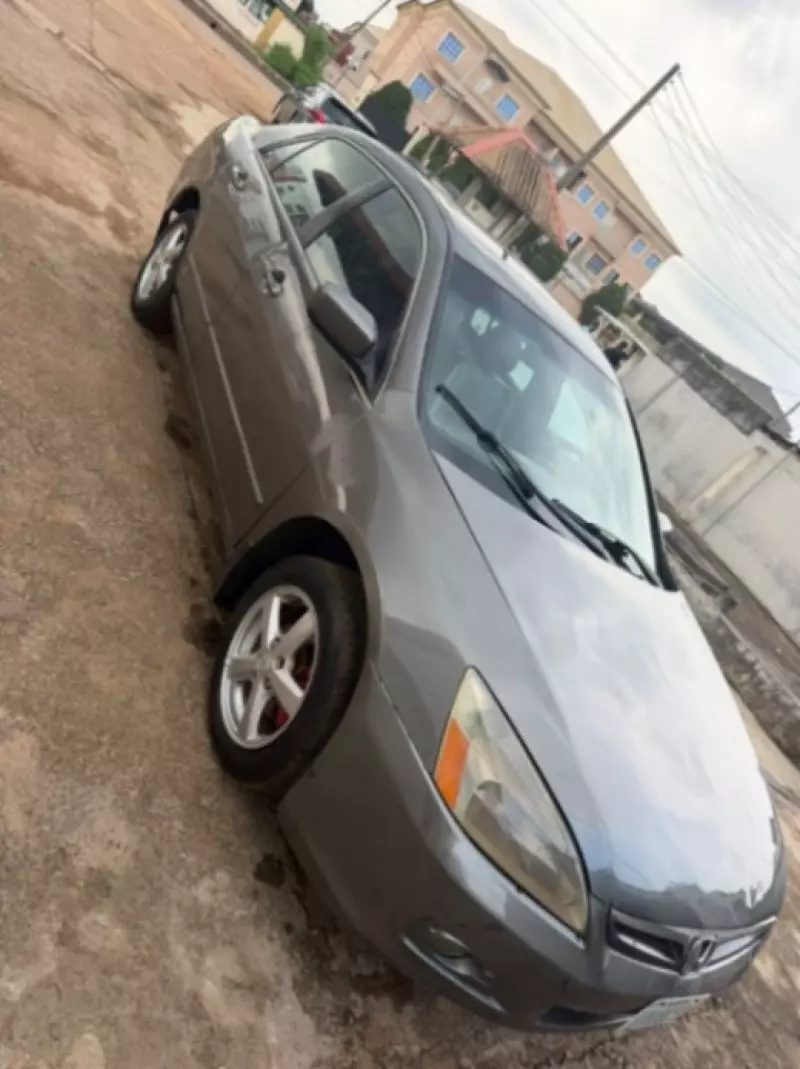 Honda Accord - 2006