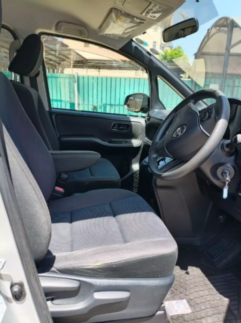 Toyota Noah   - 2018