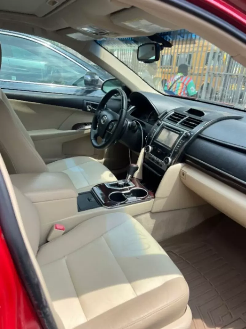 Toyota Camry   - 2012