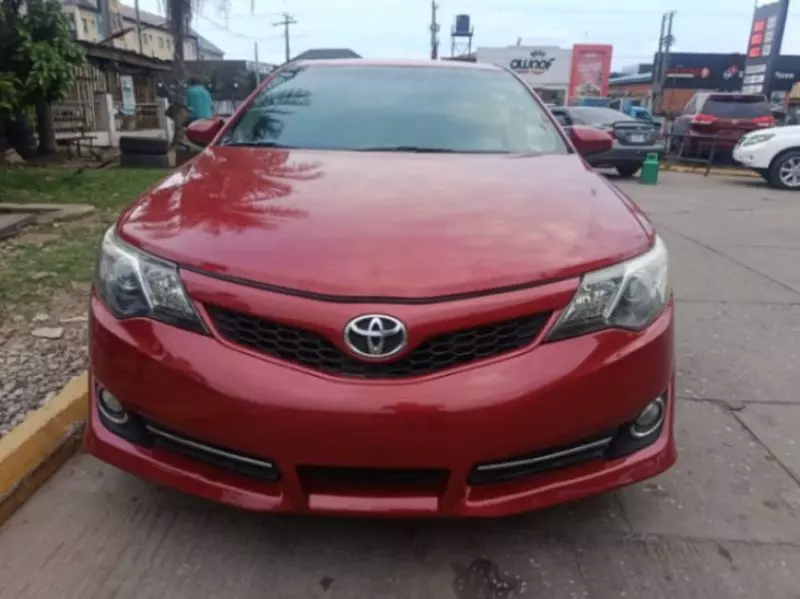 Toyota Camry   - 2012