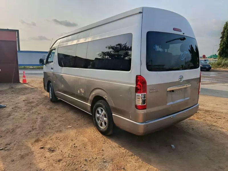 Toyota Hiace   - 2015