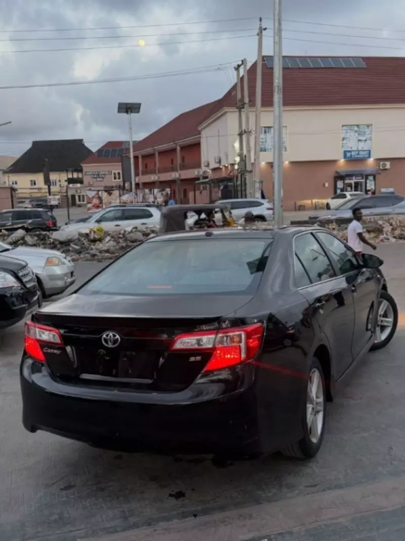 TOYOTA Camry - 2012